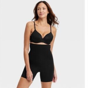 Women's Medium Shaping Mid-Thigh Waist Shorts - Auden™ Black Size Medium new